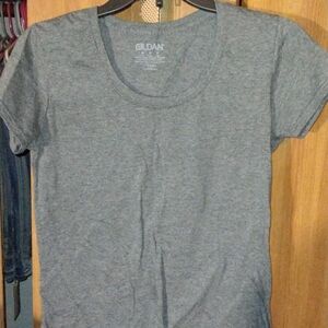 Gildan Women's Gray Jersey Short Sleeve Crew Neck T-Shirt Size M